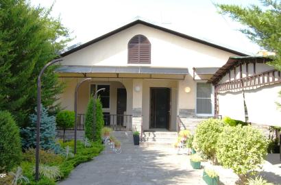 продается дом с новым ремонтом 5-комнат