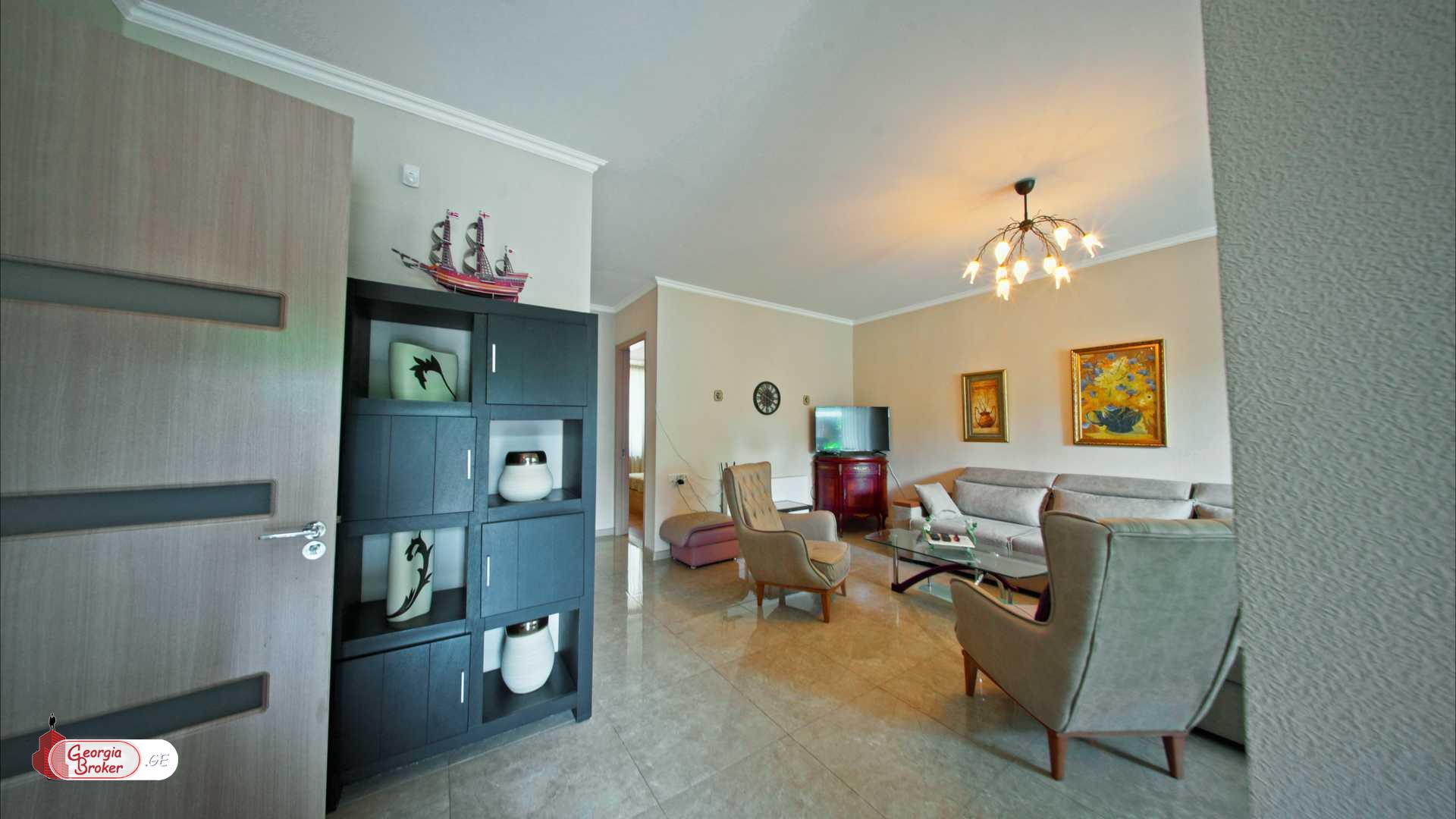 продается дом с новым ремонтом 5-комнат