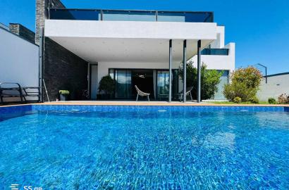 იყიდება ახალი გარემონტებული 5 ოთახიანი სახლი