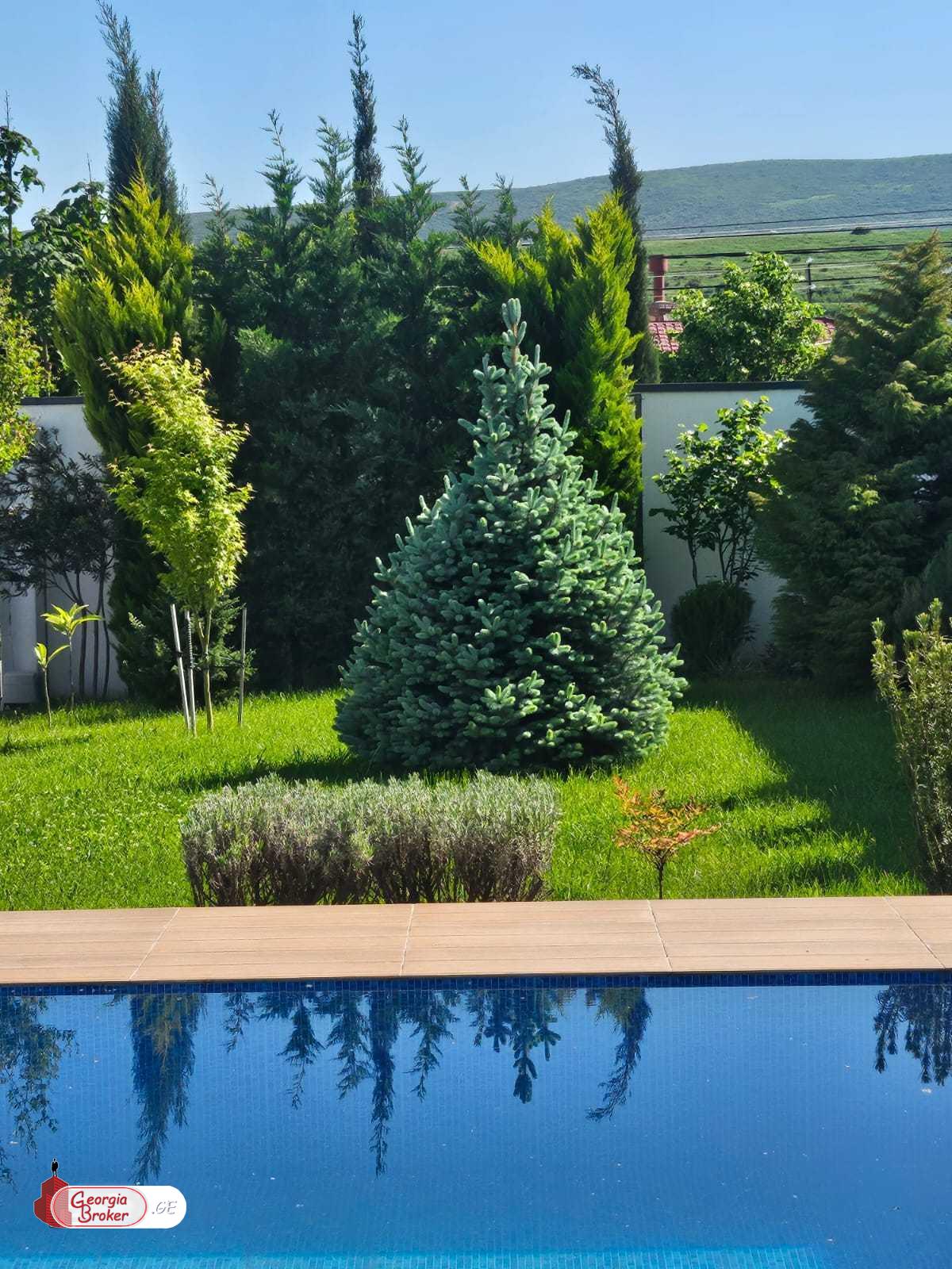 იყიდება ახალი გარემონტებული 5 ოთახიანი სახლი