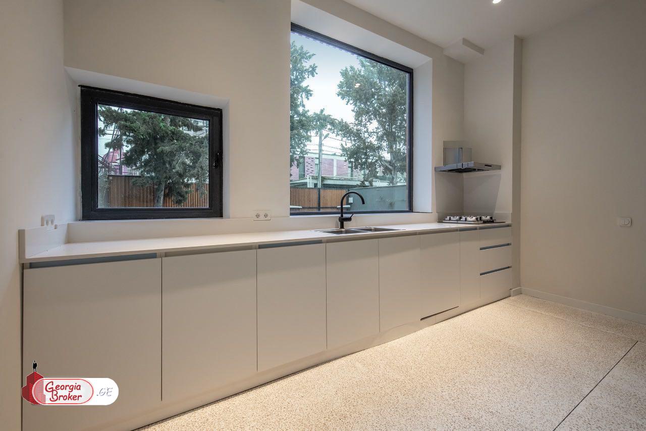 продается дом с новым ремонтом 7-комнат