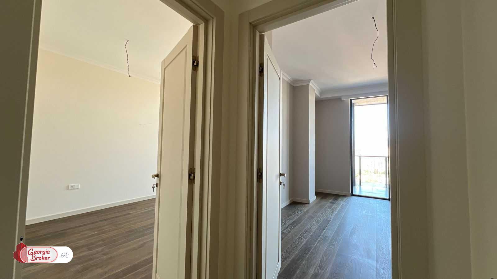 იყიდება ახალი გარემონტებული 5 ოთახიანი ბინა