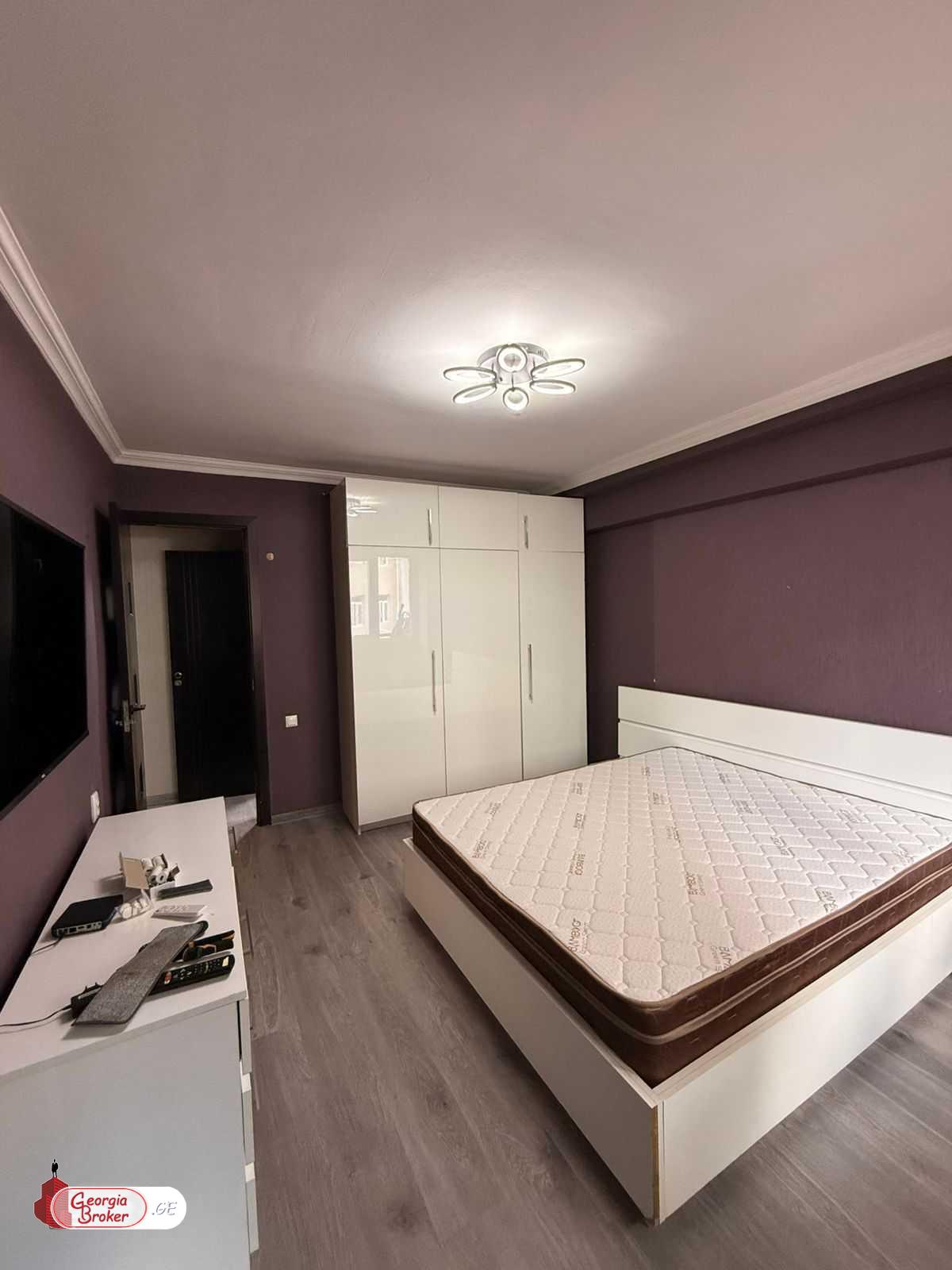 იყიდება ახალი გარემონტებული 4 ოთახიანი ბინა