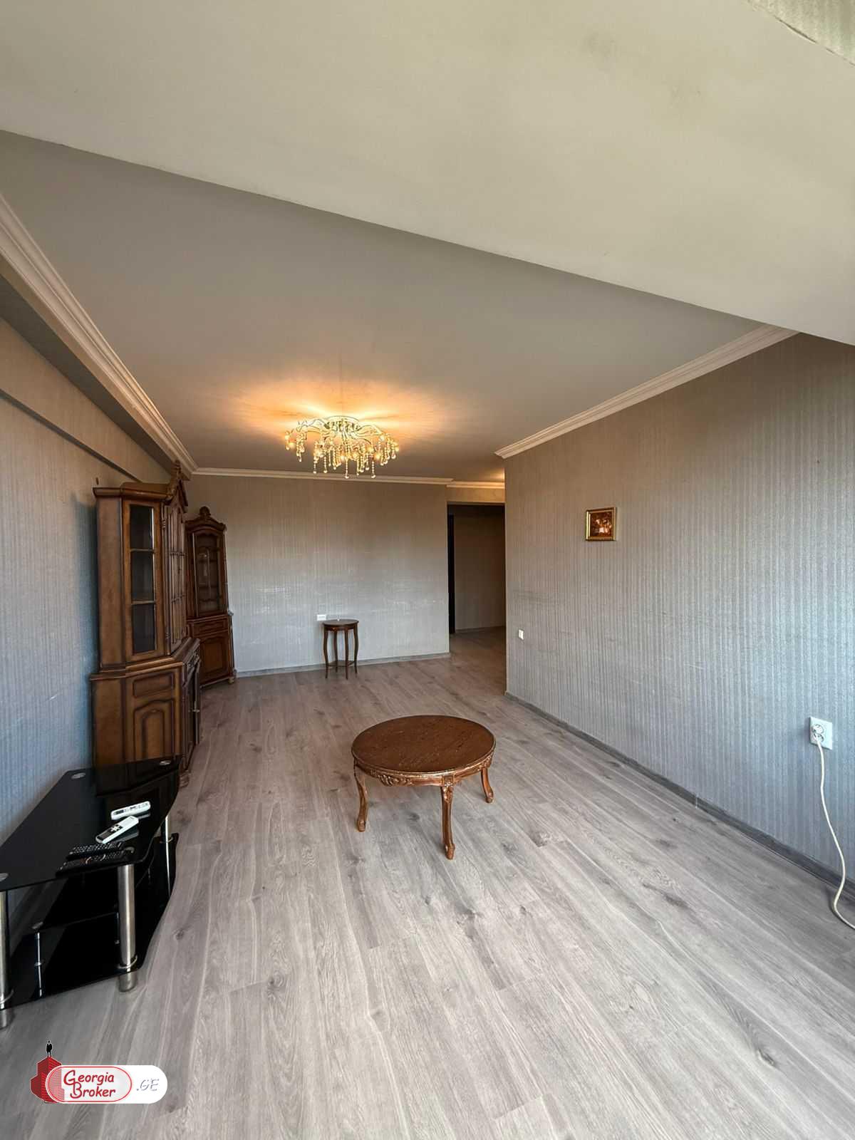 იყიდება ახალი გარემონტებული 4 ოთახიანი ბინა