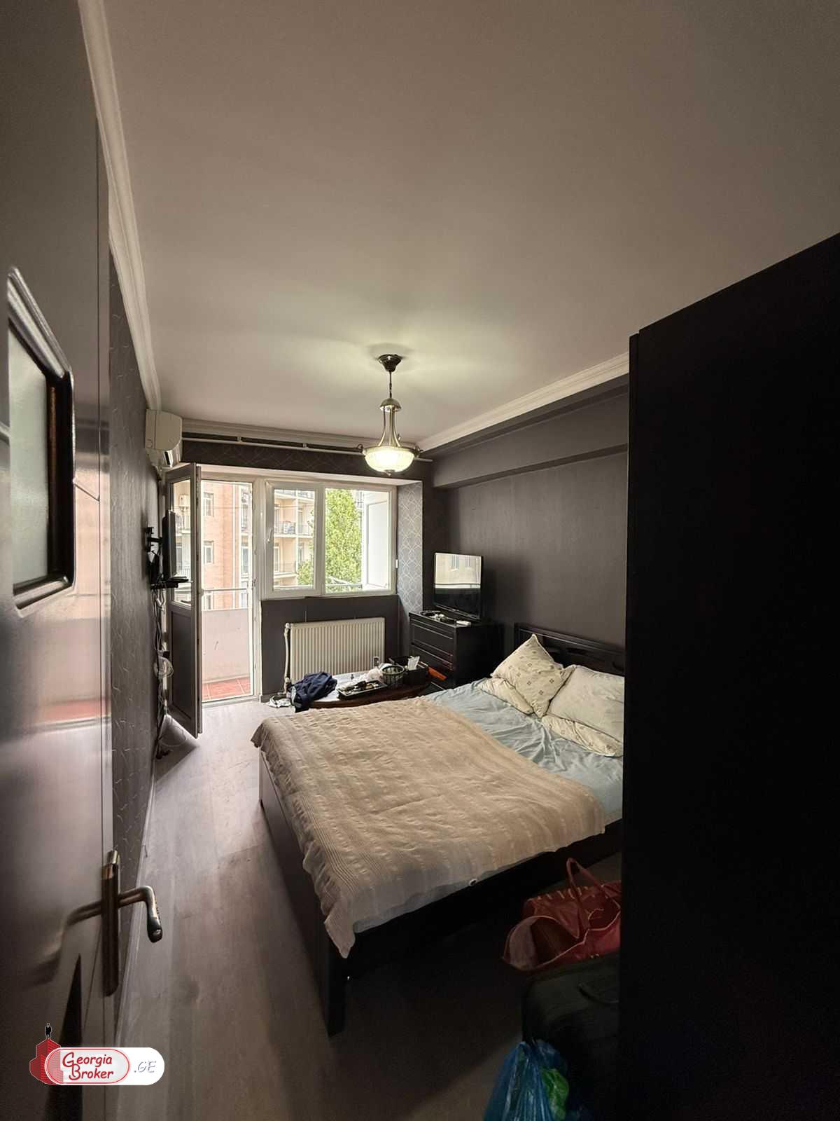 იყიდება ახალი გარემონტებული 4 ოთახიანი ბინა