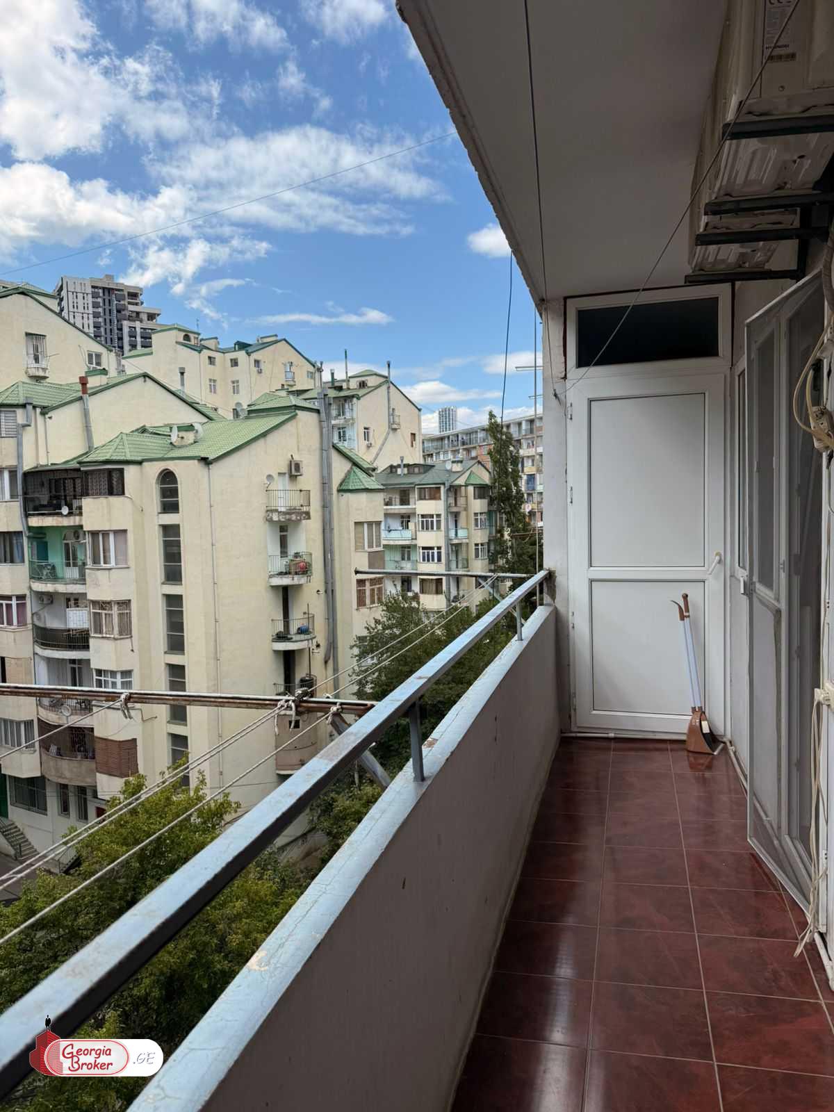 იყიდება ახალი გარემონტებული 4 ოთახიანი ბინა