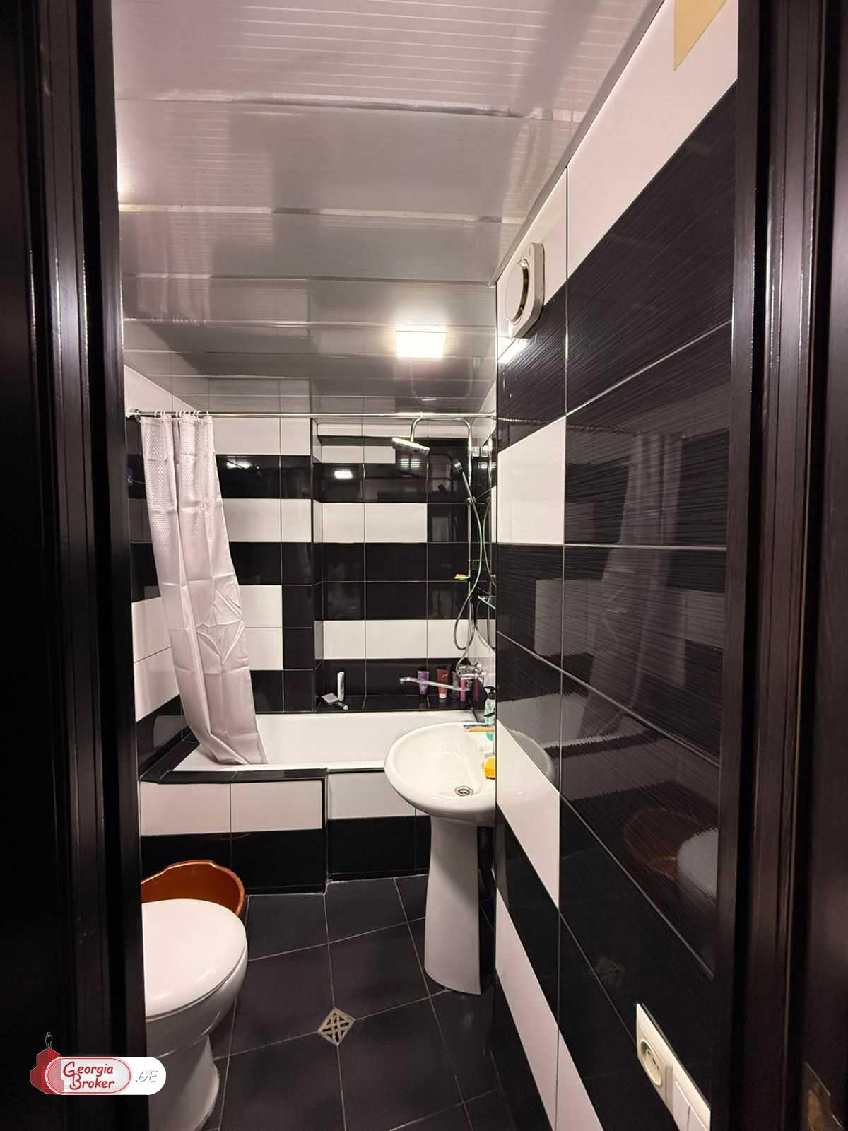 იყიდება ახალი გარემონტებული 4 ოთახიანი ბინა