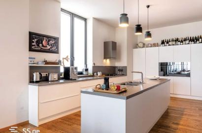 იყიდება ახალი გარემონტებული 8 ოთახიანი ბინა