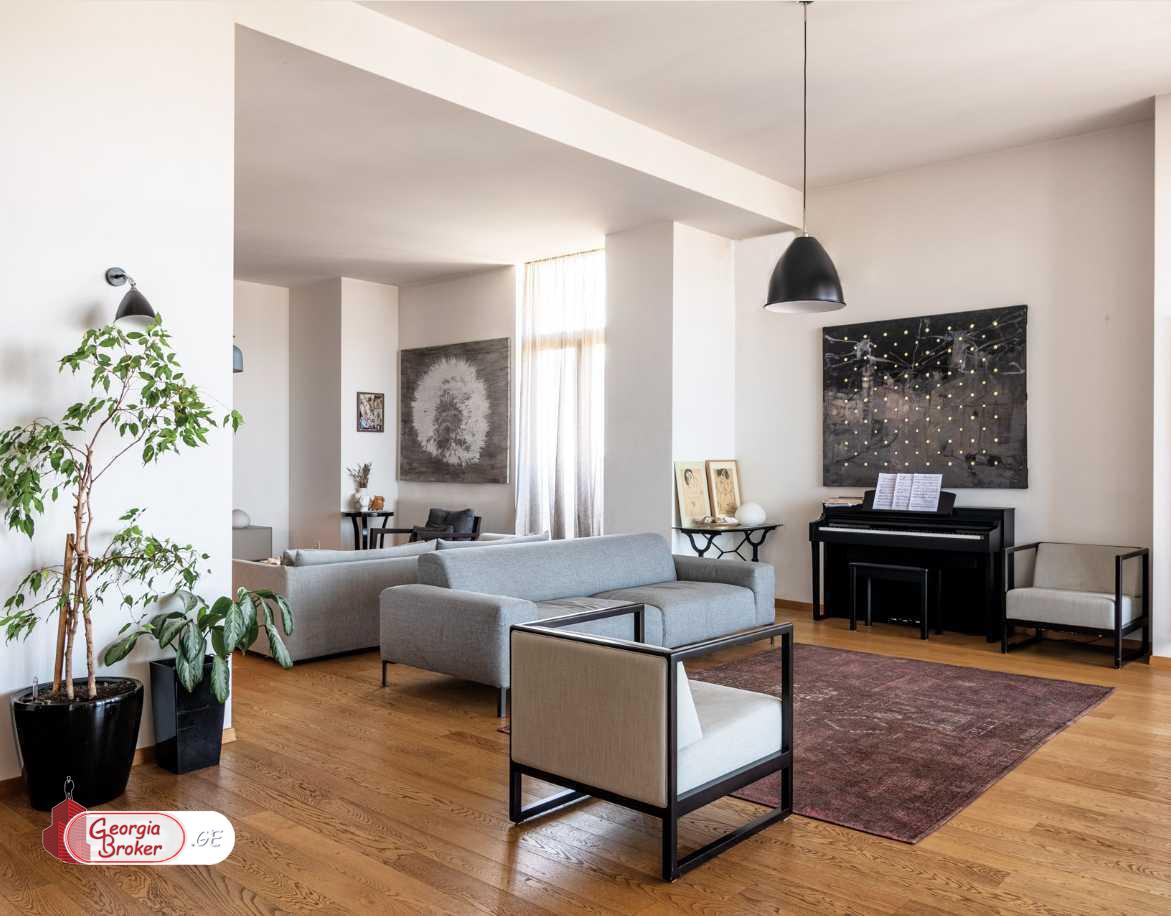 იყიდება ახალი გარემონტებული 8 ოთახიანი ბინა