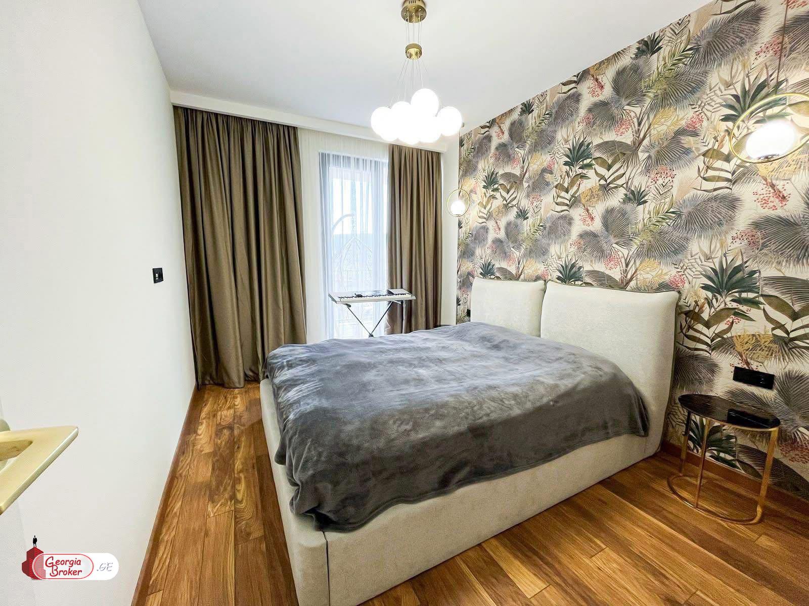 продается квартира с новым ремонтом 3-комнаты