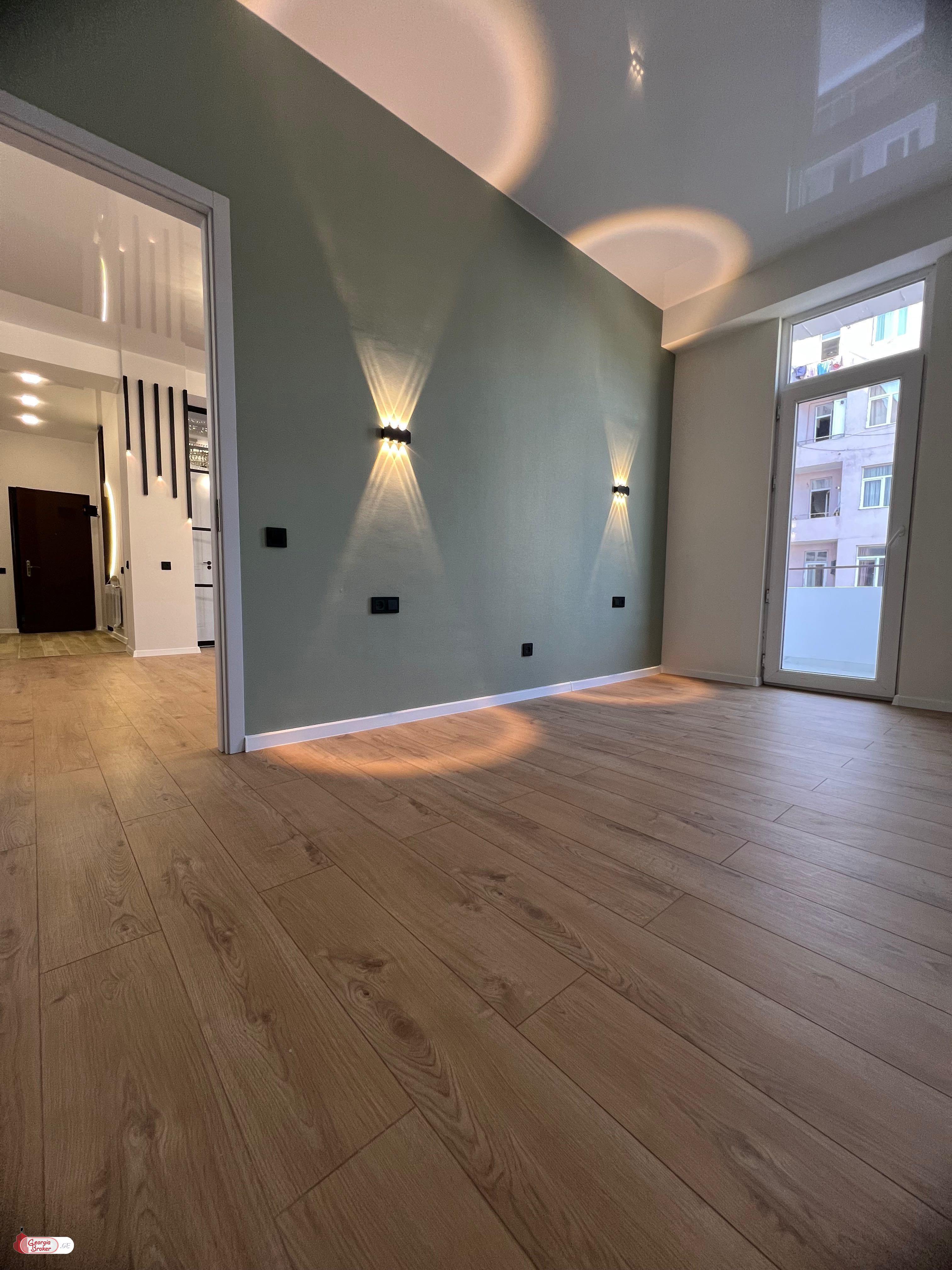 იყიდება ახალი გარემონტებული 4 ოთახიანი ბინა