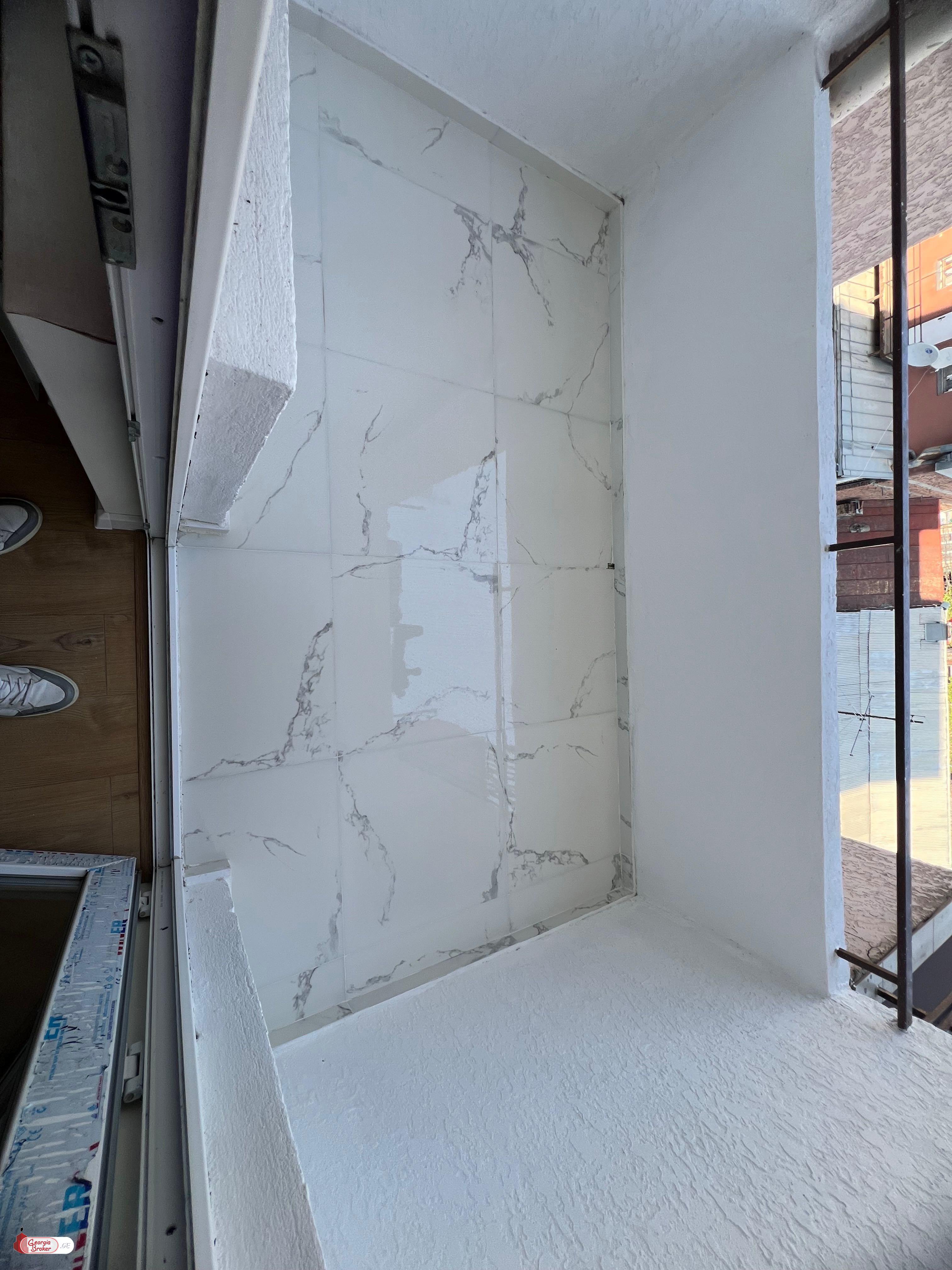 იყიდება ახალი გარემონტებული 4 ოთახიანი ბინა