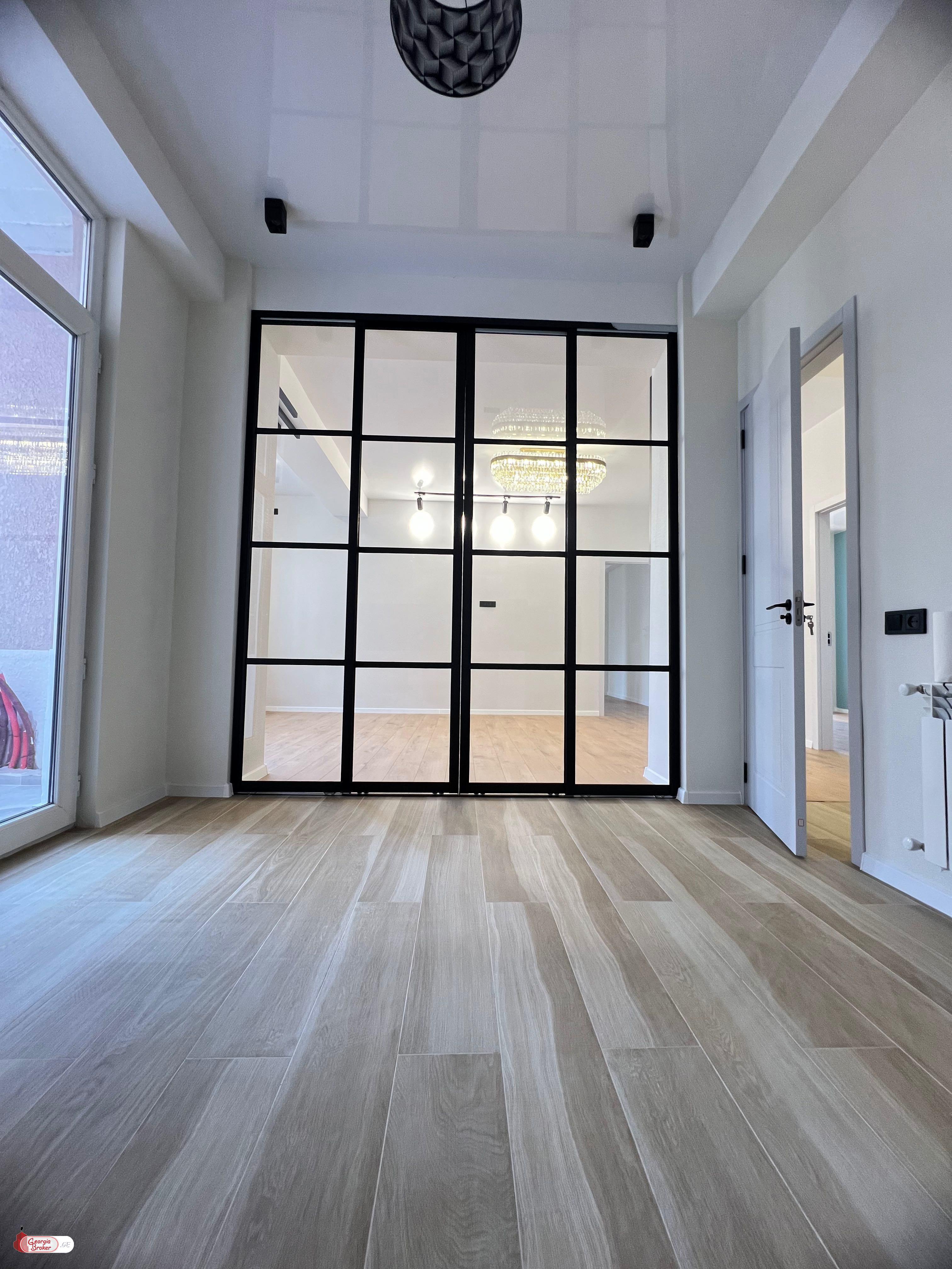 იყიდება ახალი გარემონტებული 4 ოთახიანი ბინა