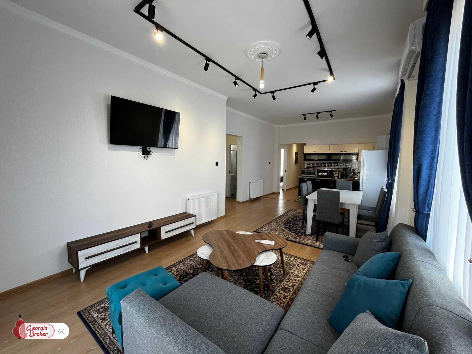 продается дом с новым ремонтом 4-комнаты