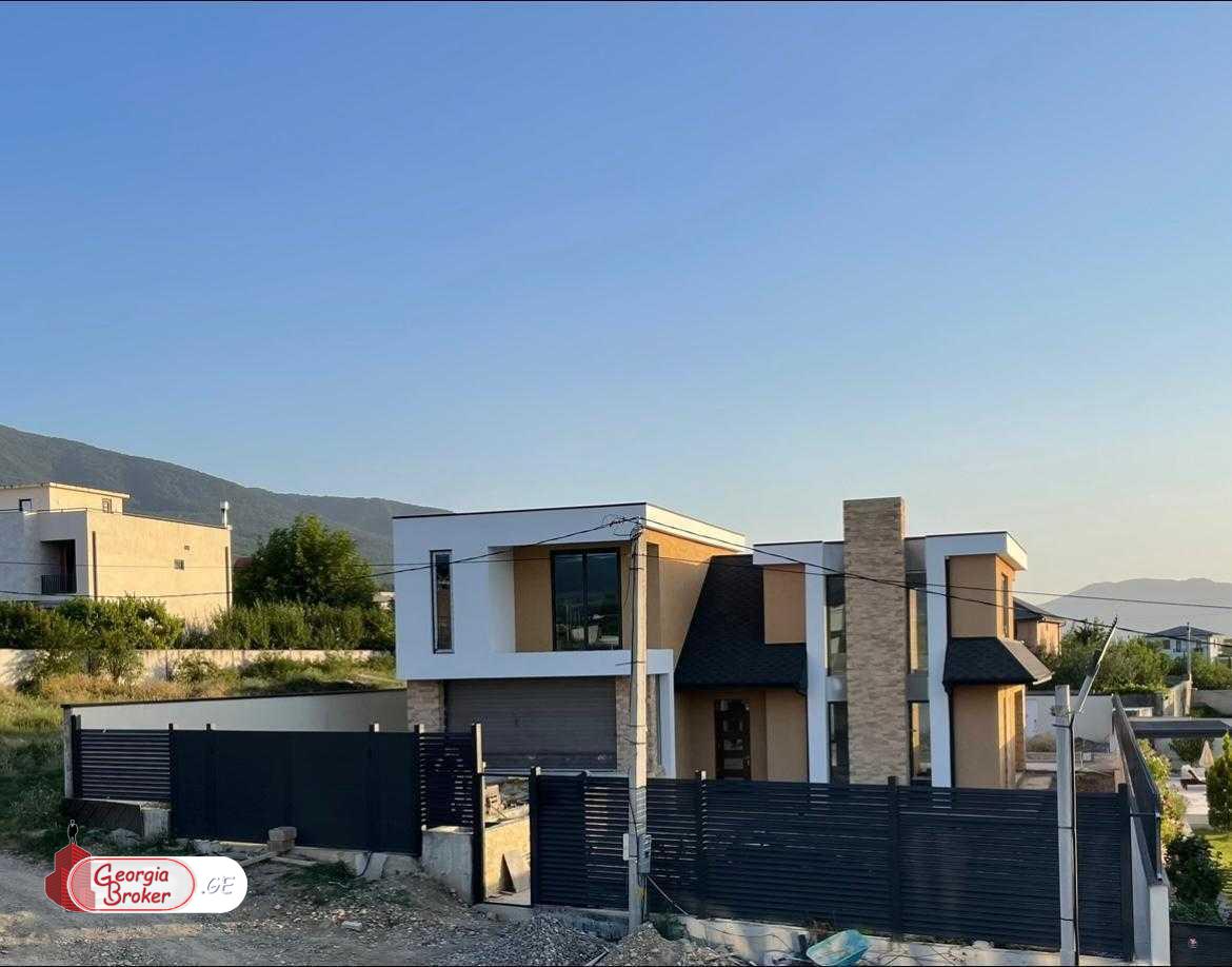 продается дом с новым ремонтом 5-комнат