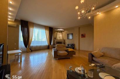 იყიდება ახალი გარემონტებული 5 ოთახიანი ბინა