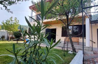 იყიდება ახალი გარემონტებული 7 ოთახიანი სახლი