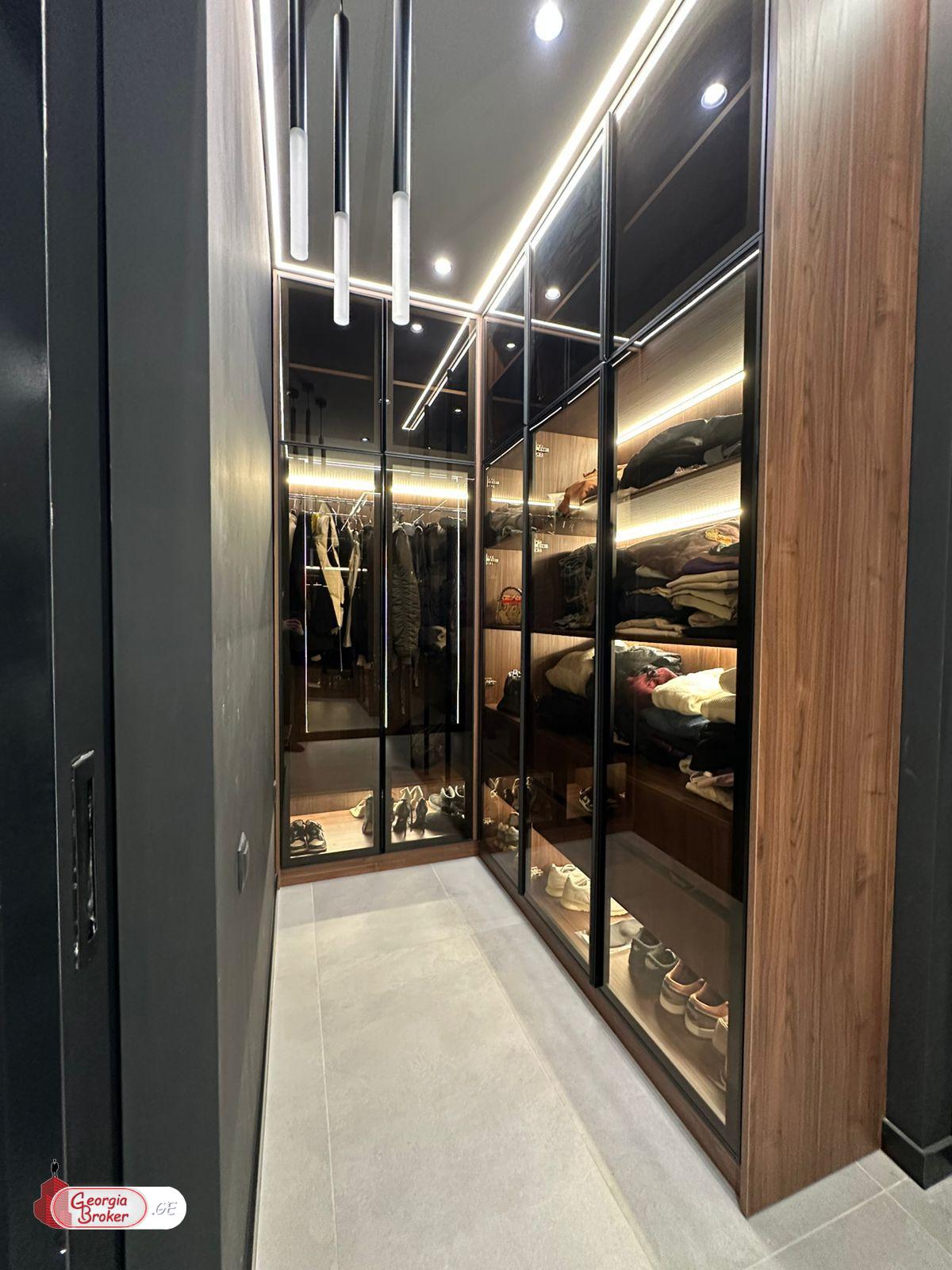 იყიდება ახალი გარემონტებული 2 ოთახიანი ბინა