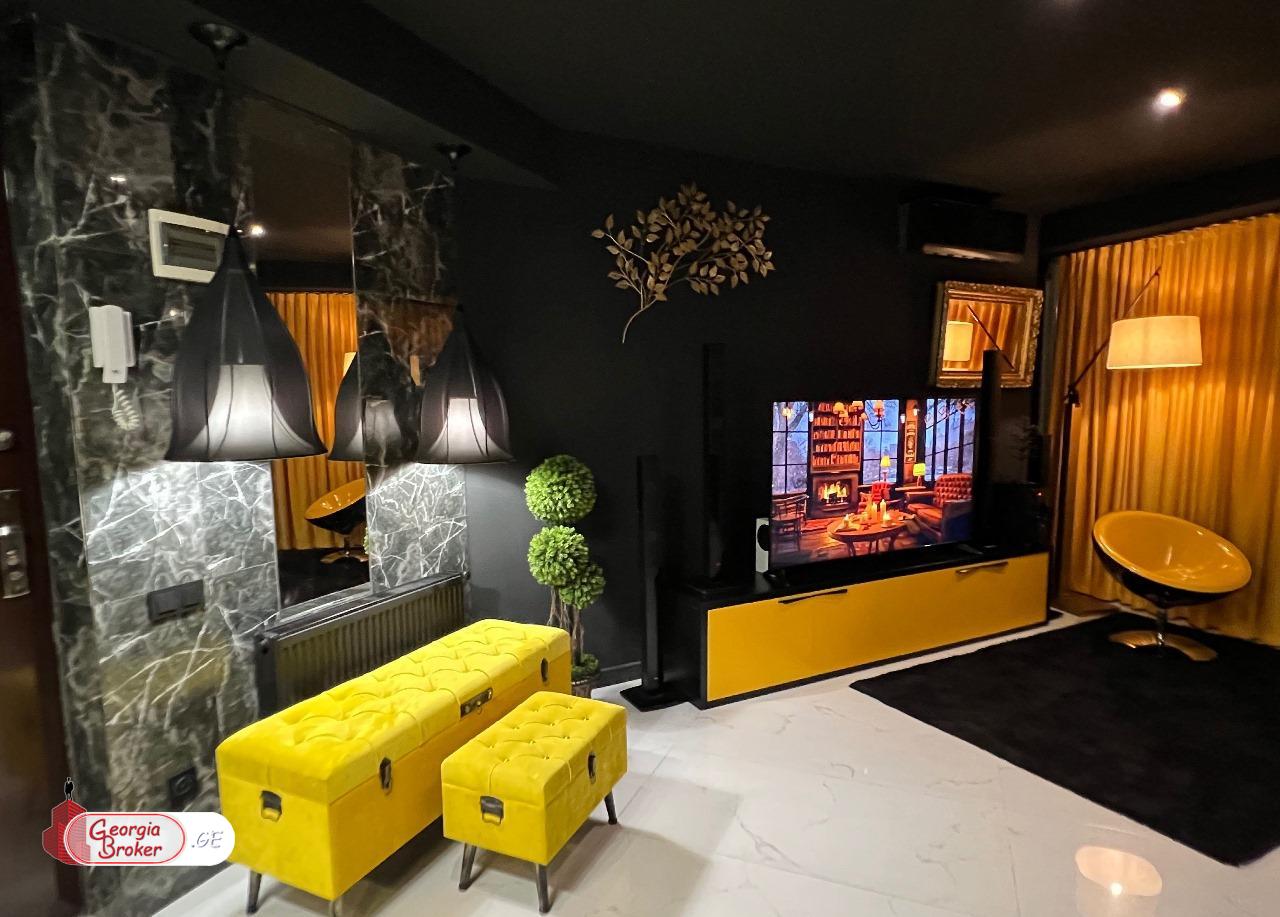 продается квартира с новым ремонтом 4-комнаты