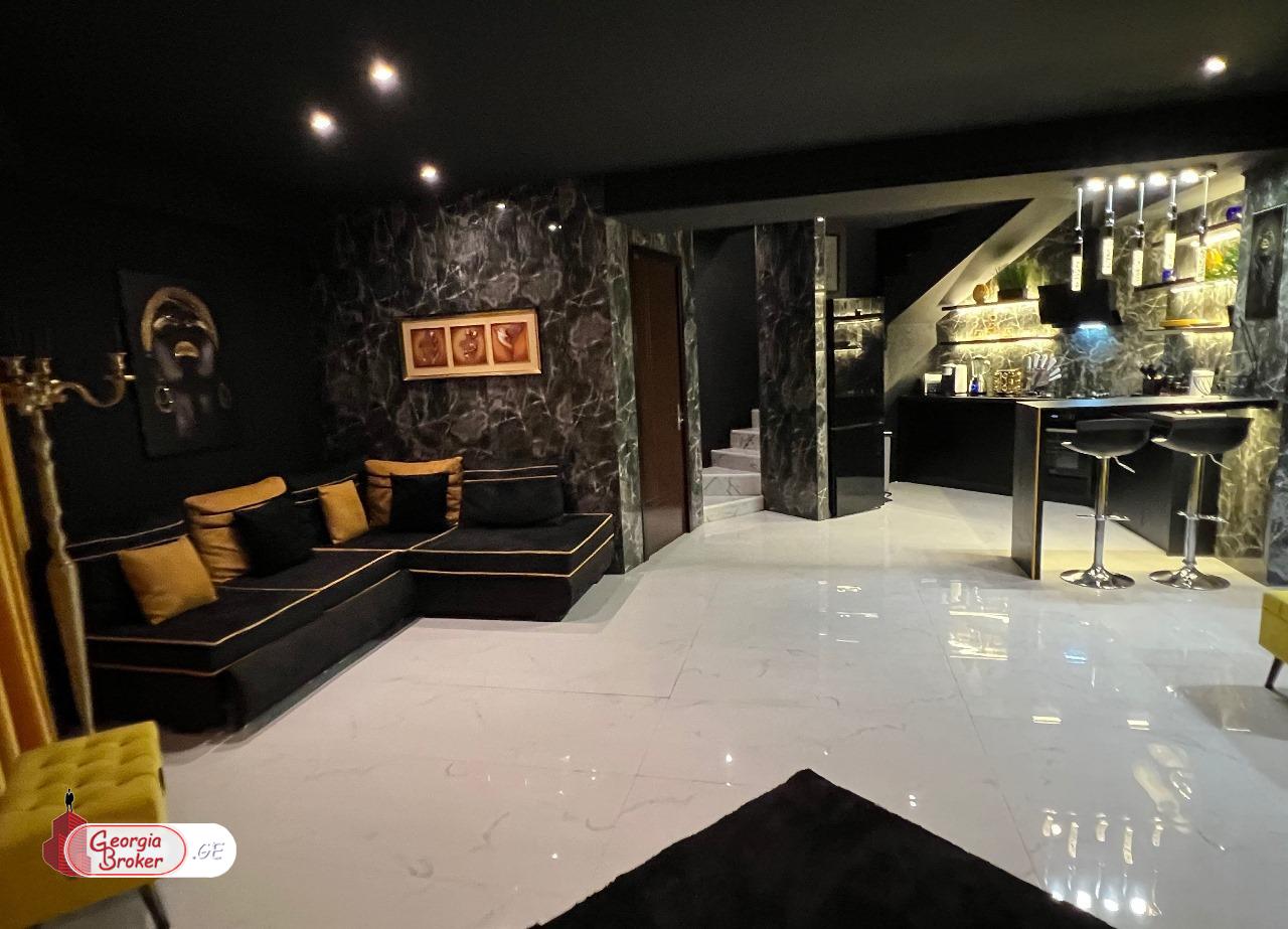 продается квартира с новым ремонтом 4-комнаты