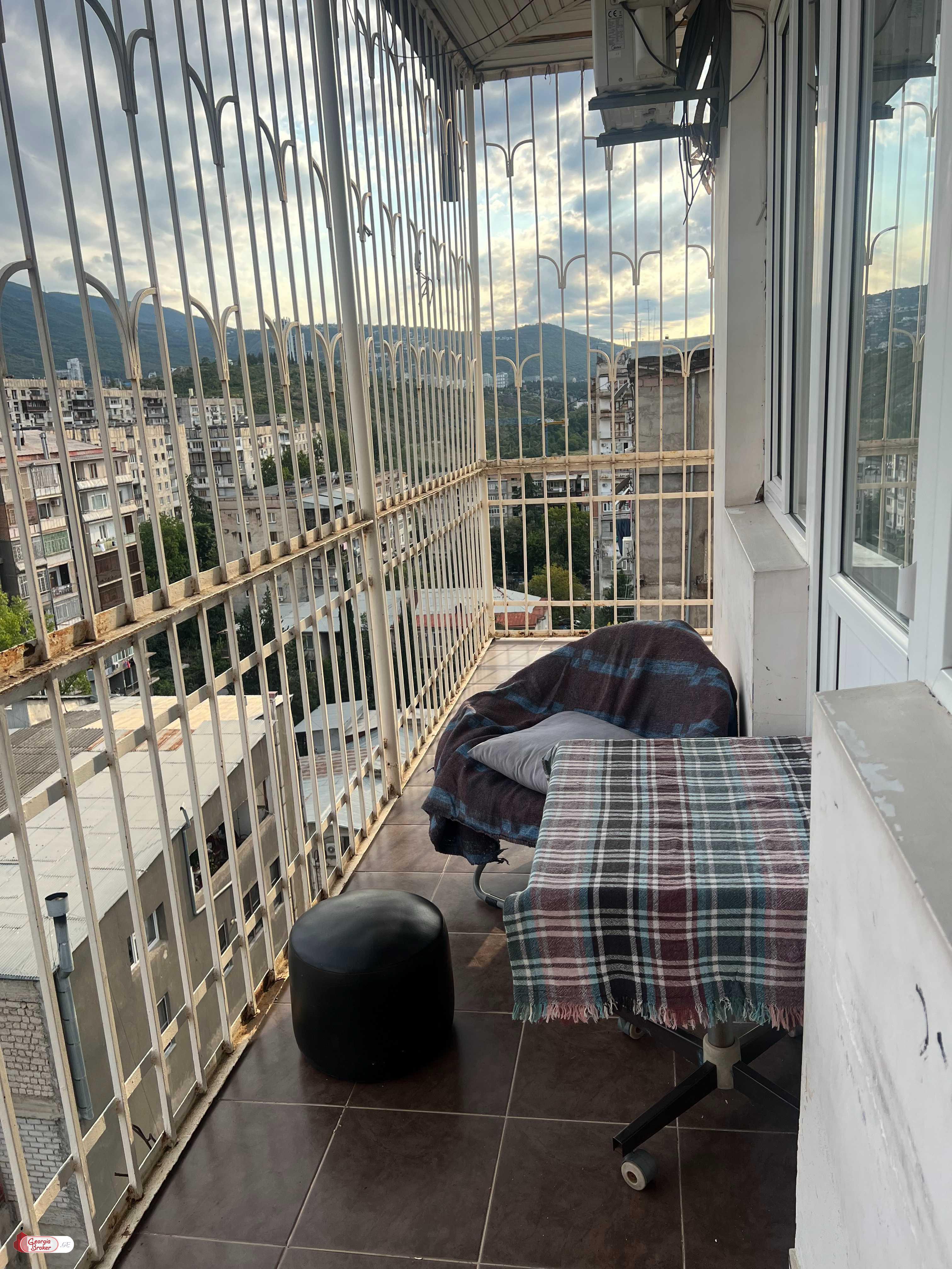 продается квартира с новым ремонтом 3-комнаты