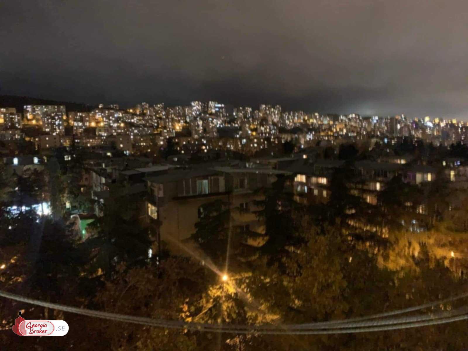 продается квартира со старым ремонтом 2-комнаты