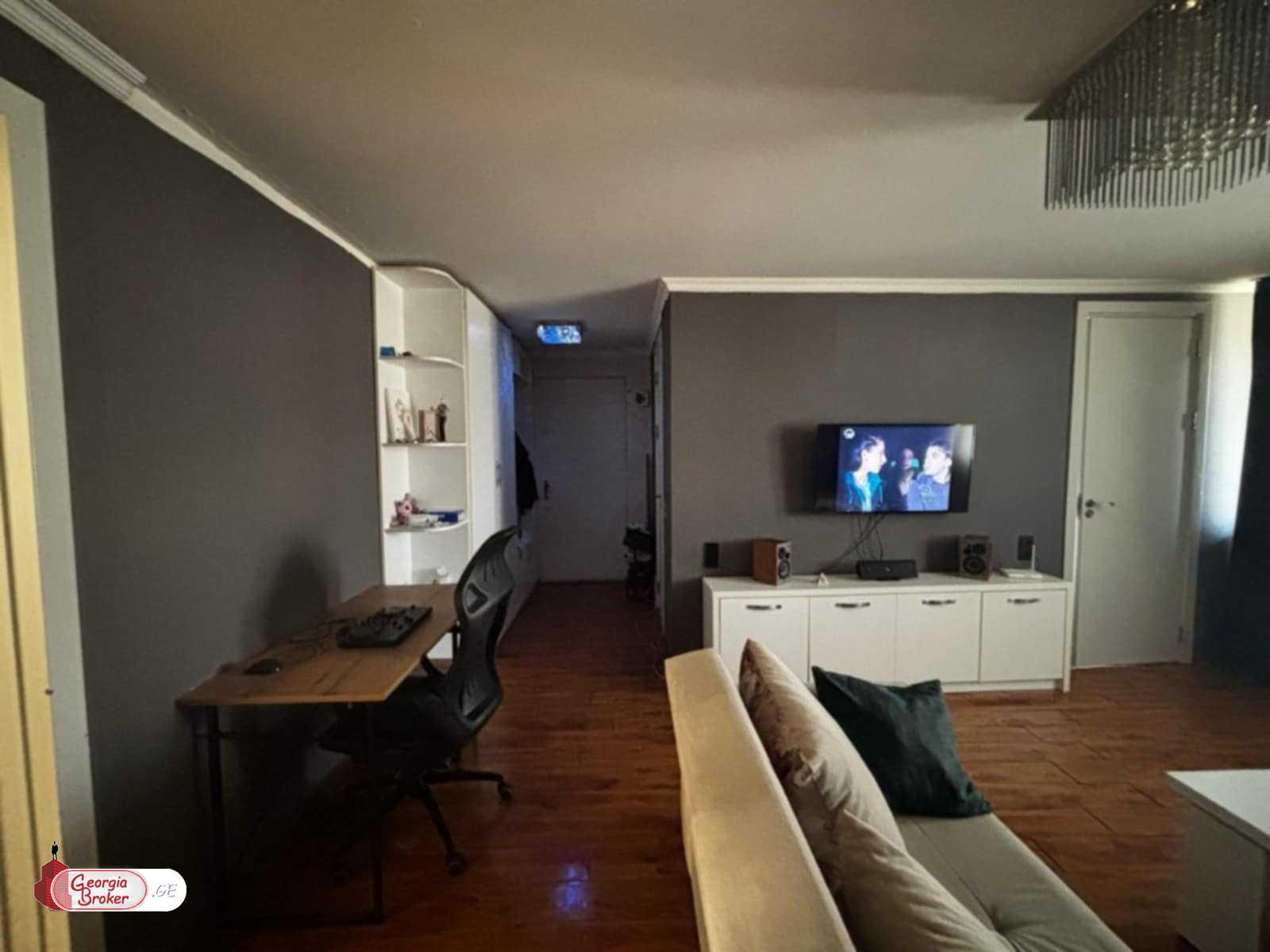 продается квартира со старым ремонтом 2-комнаты