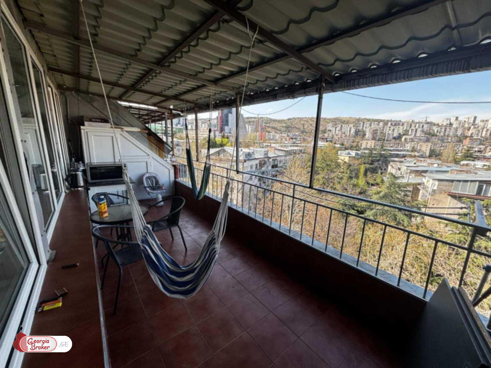 продается квартира со старым ремонтом 2-комнаты