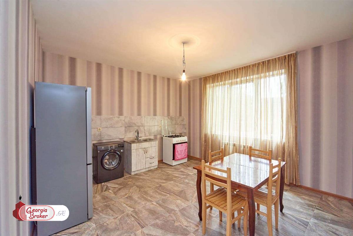 продается дом с новым ремонтом 6-комнат