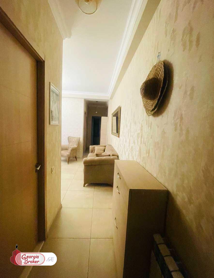 продается квартира с новым ремонтом 3-комнаты