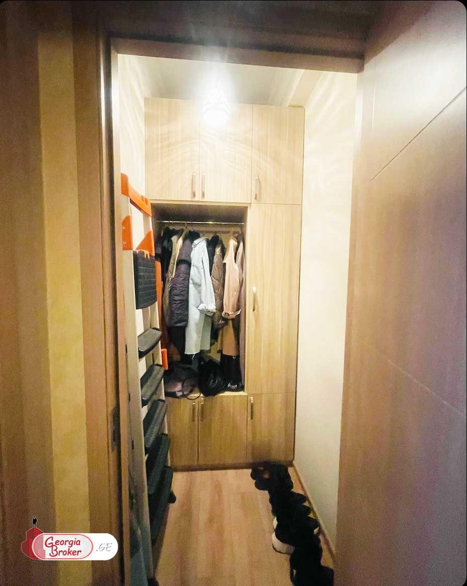 продается квартира с новым ремонтом 3-комнаты