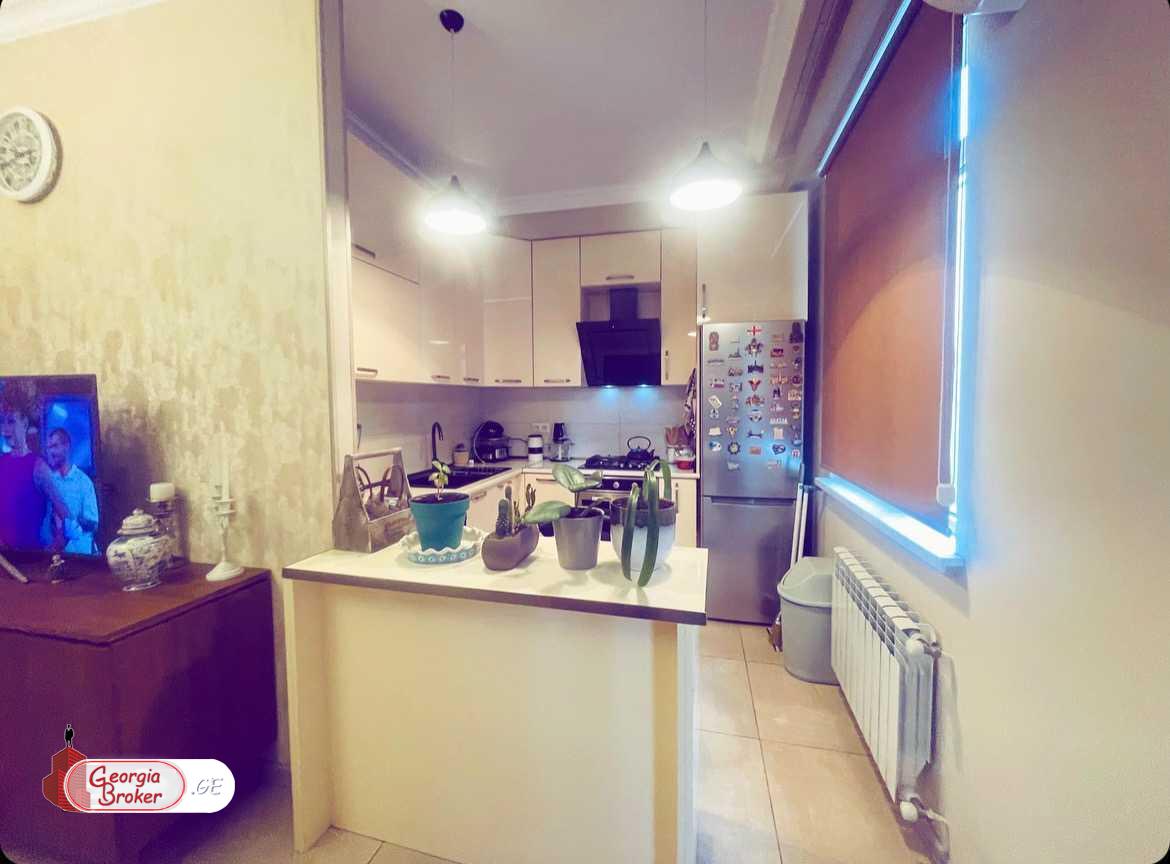 продается квартира с новым ремонтом 3-комнаты