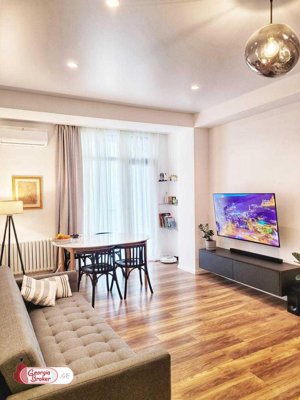 продается квартира с новым ремонтом 4-комнаты