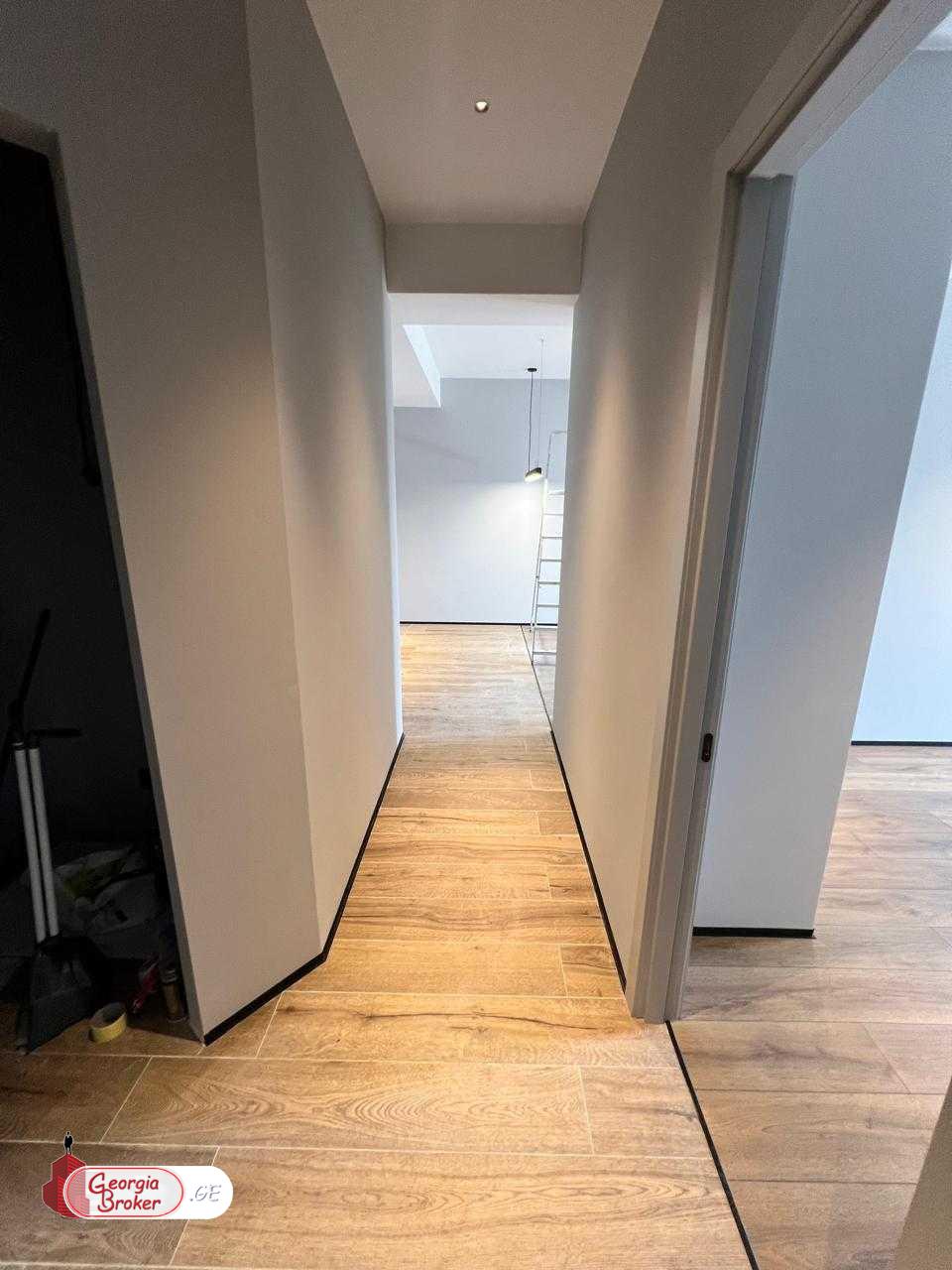 продается квартира с новым ремонтом 3-комнаты