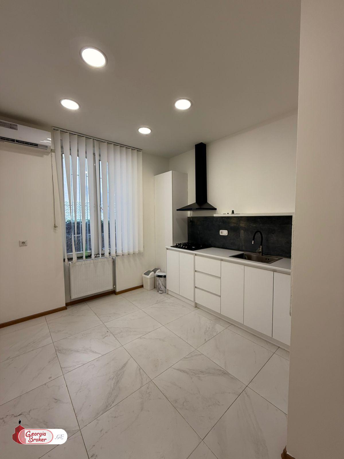 продается квартира с новым ремонтом 4-комнаты