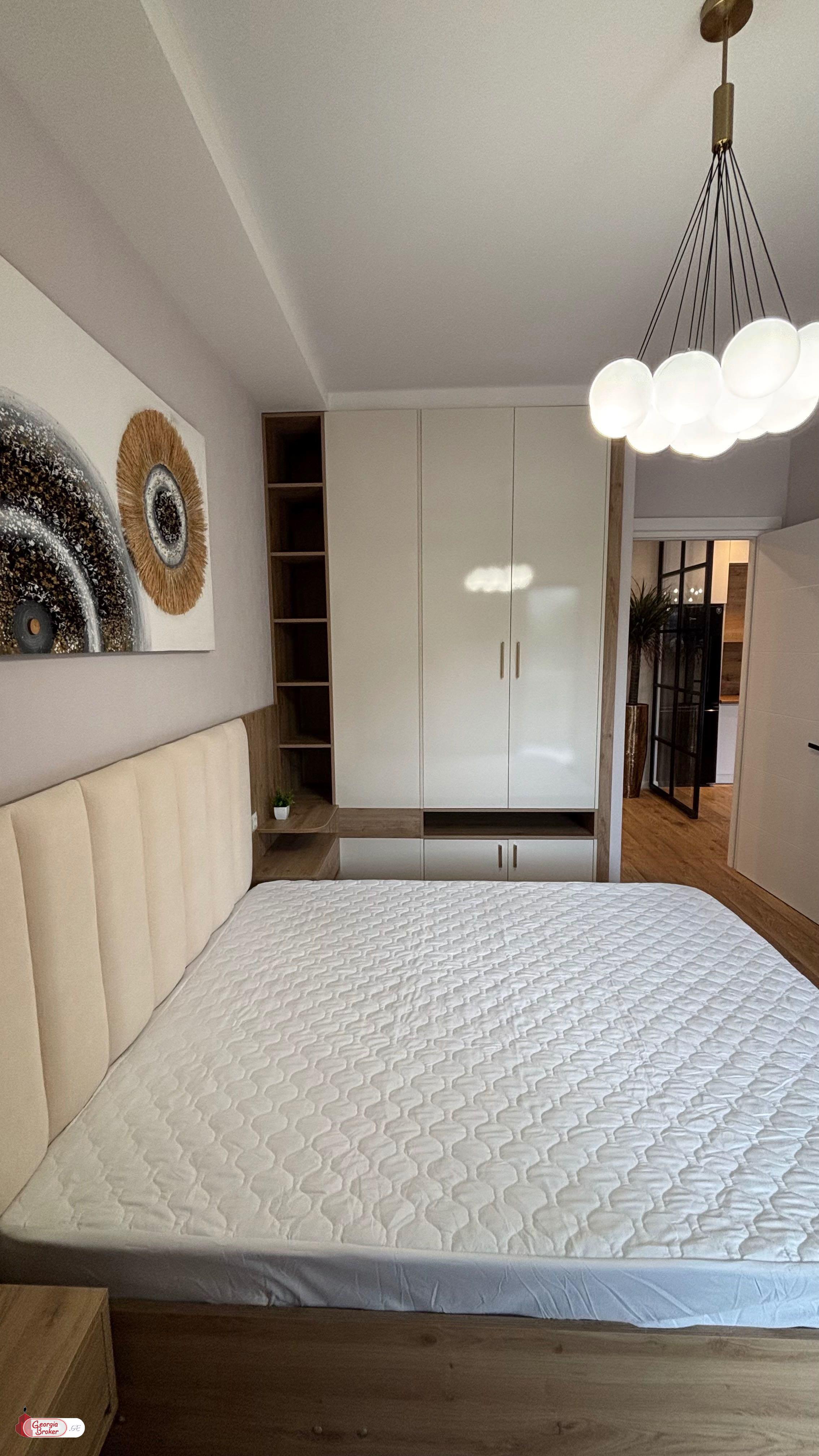 продается квартира с новым ремонтом 3-комнаты