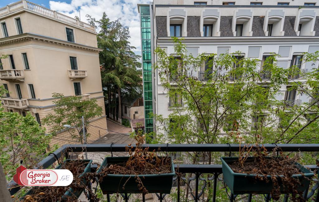 в аренду квартира с новым ремонтом 2-комнаты