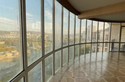 продается квартира с новым ремонтом 5-комнат