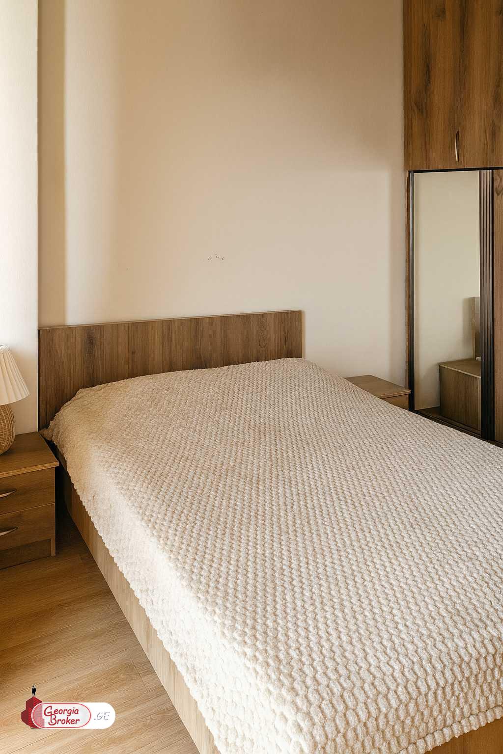 იყიდება ახალი გარემონტებული 2 ოთახიანი ბინა