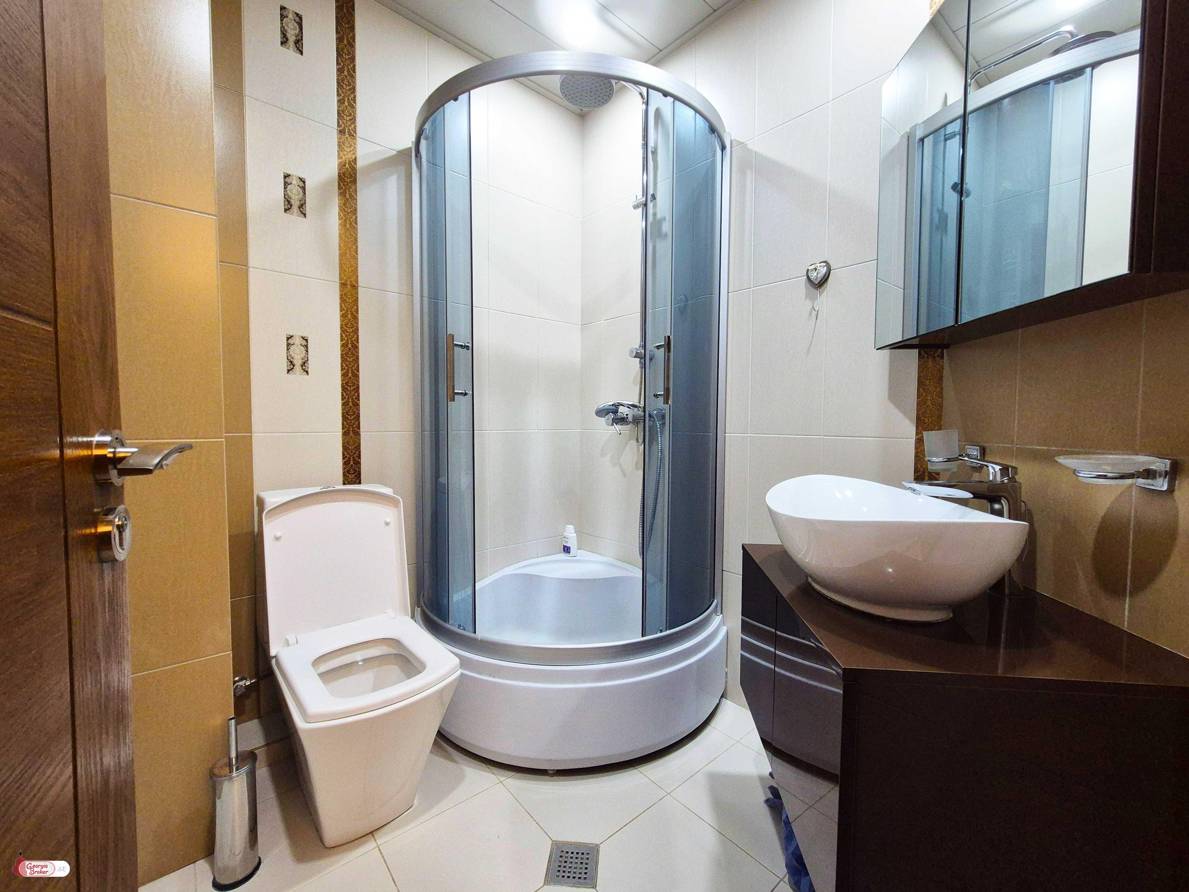 продается квартира с новым ремонтом 3-комнаты