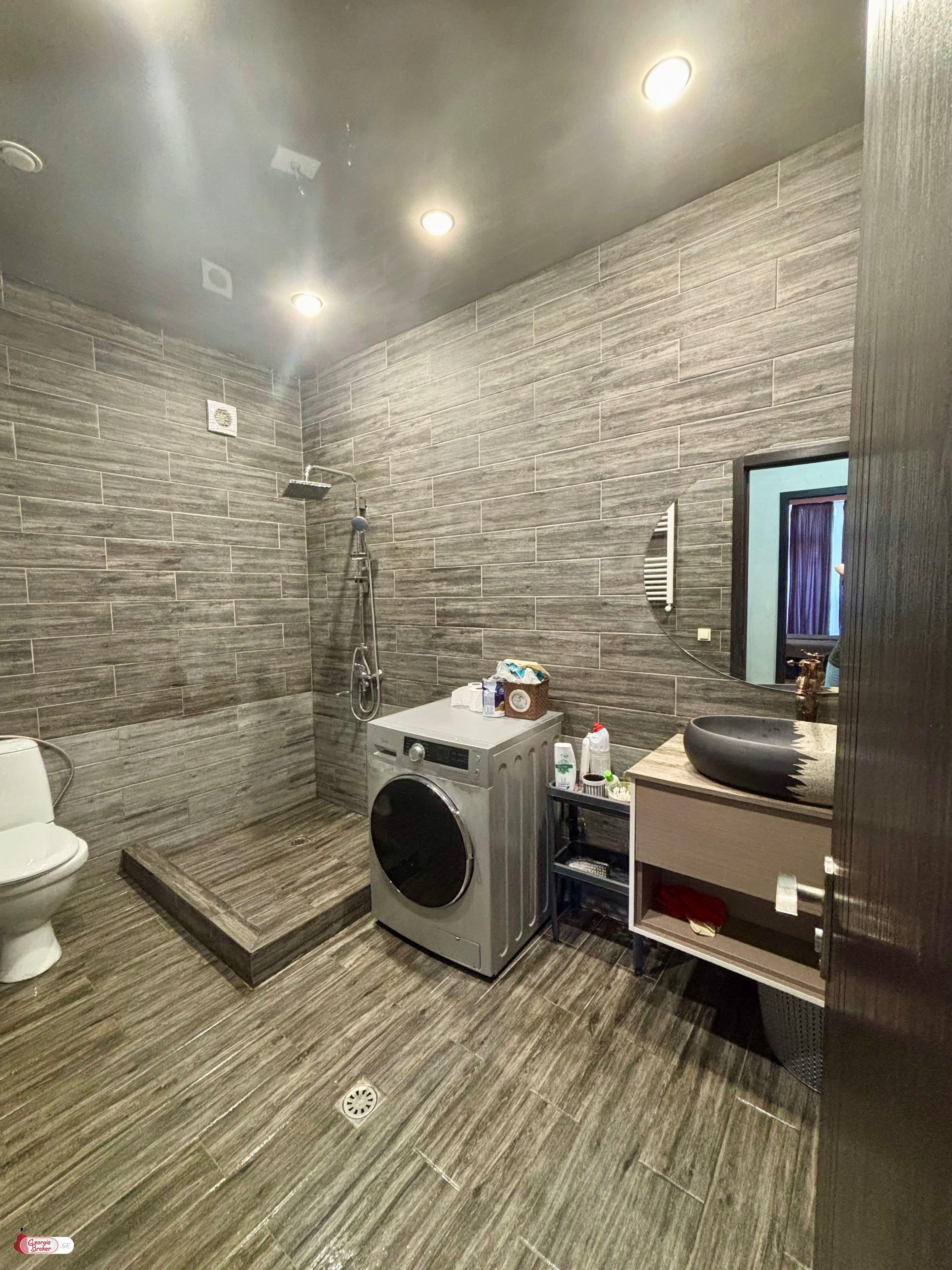 იყიდება ახალი გარემონტებული 3 ოთახიანი ბინა