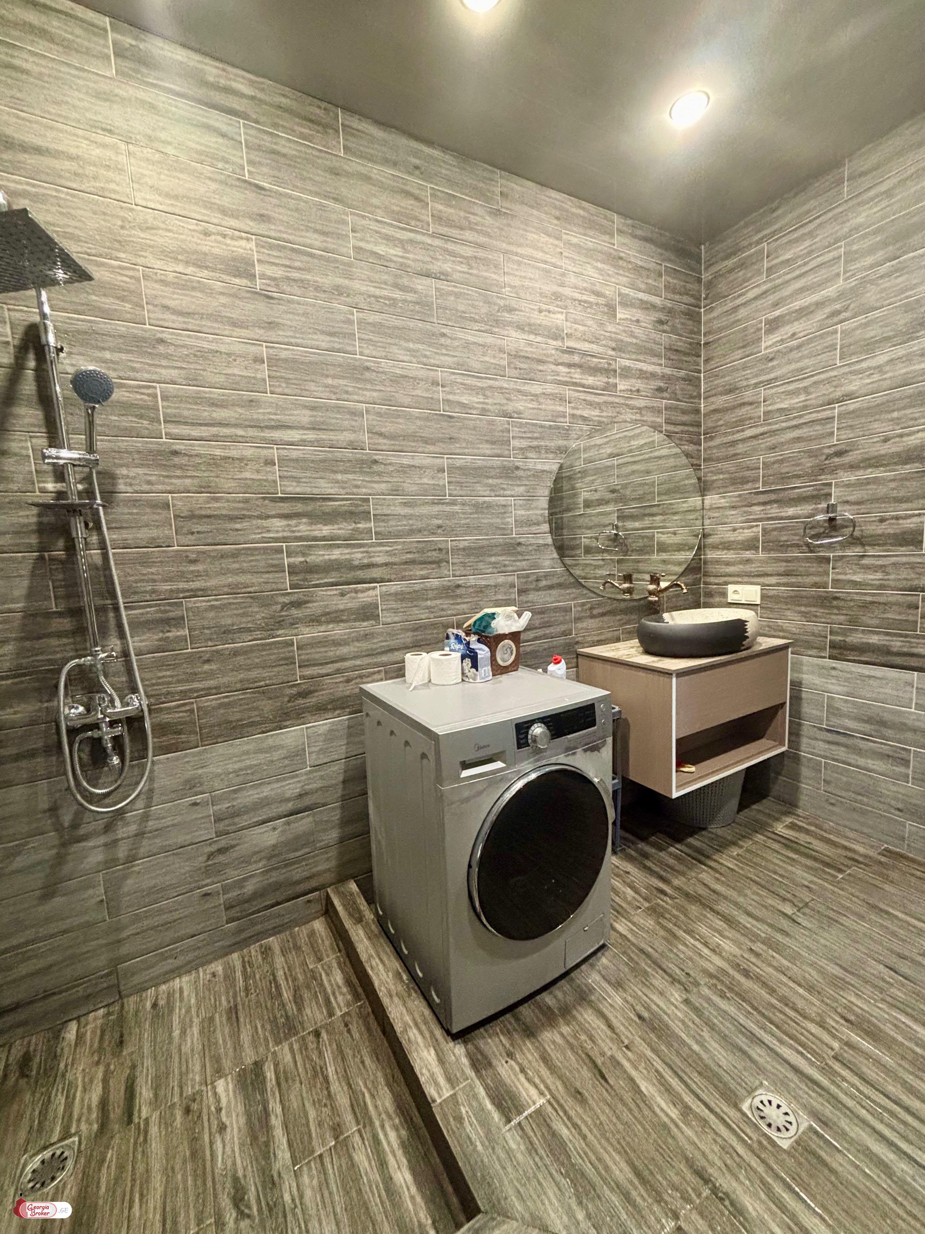 იყიდება ახალი გარემონტებული 3 ოთახიანი ბინა