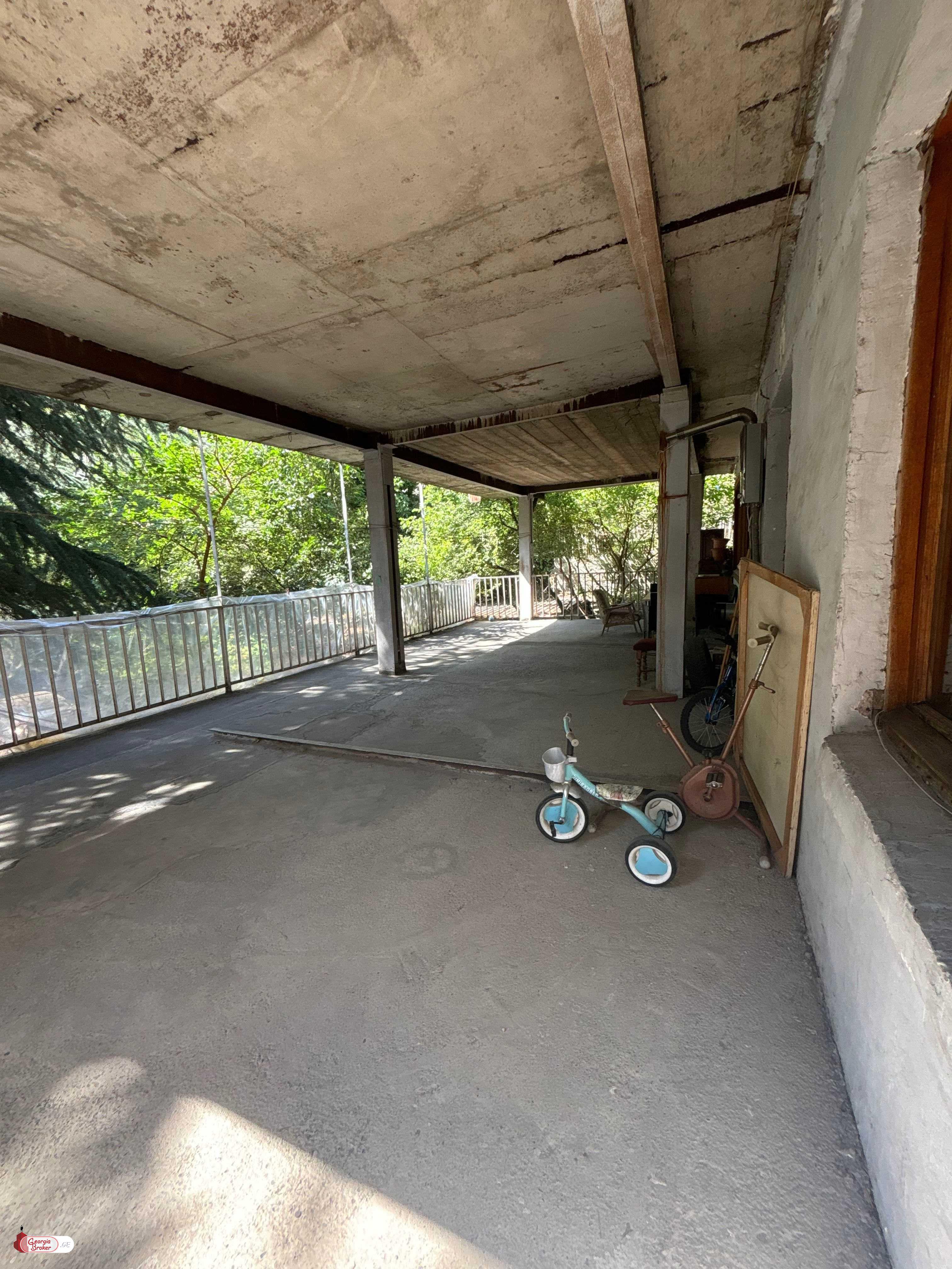 продается квартира с новым ремонтом 3-комнаты