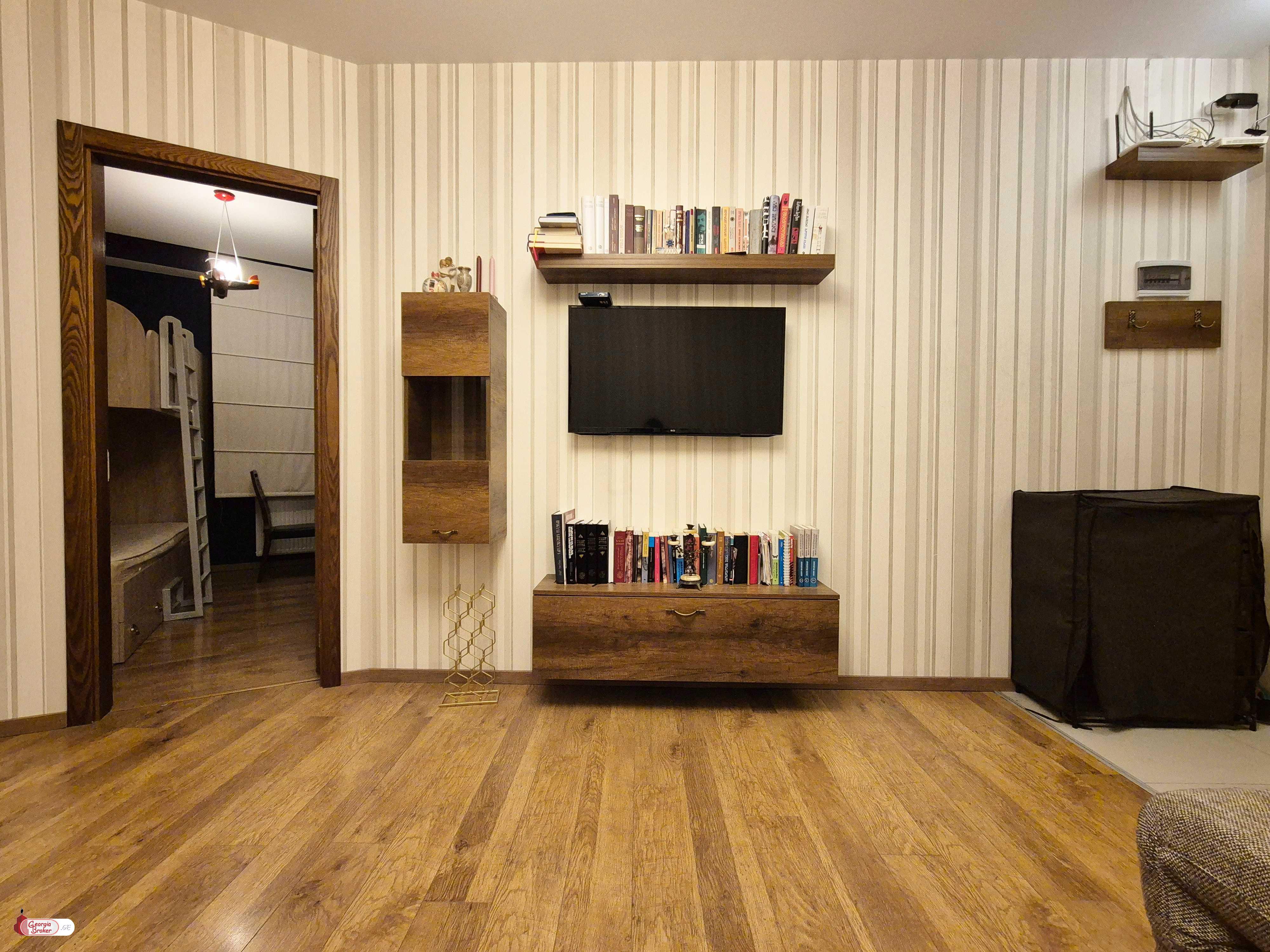 продается квартира с новым ремонтом 3-комнаты