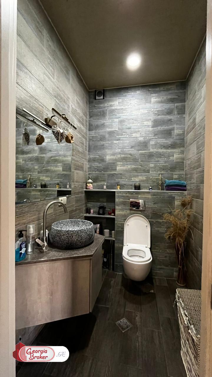 продается дом с новым ремонтом 10-комнат