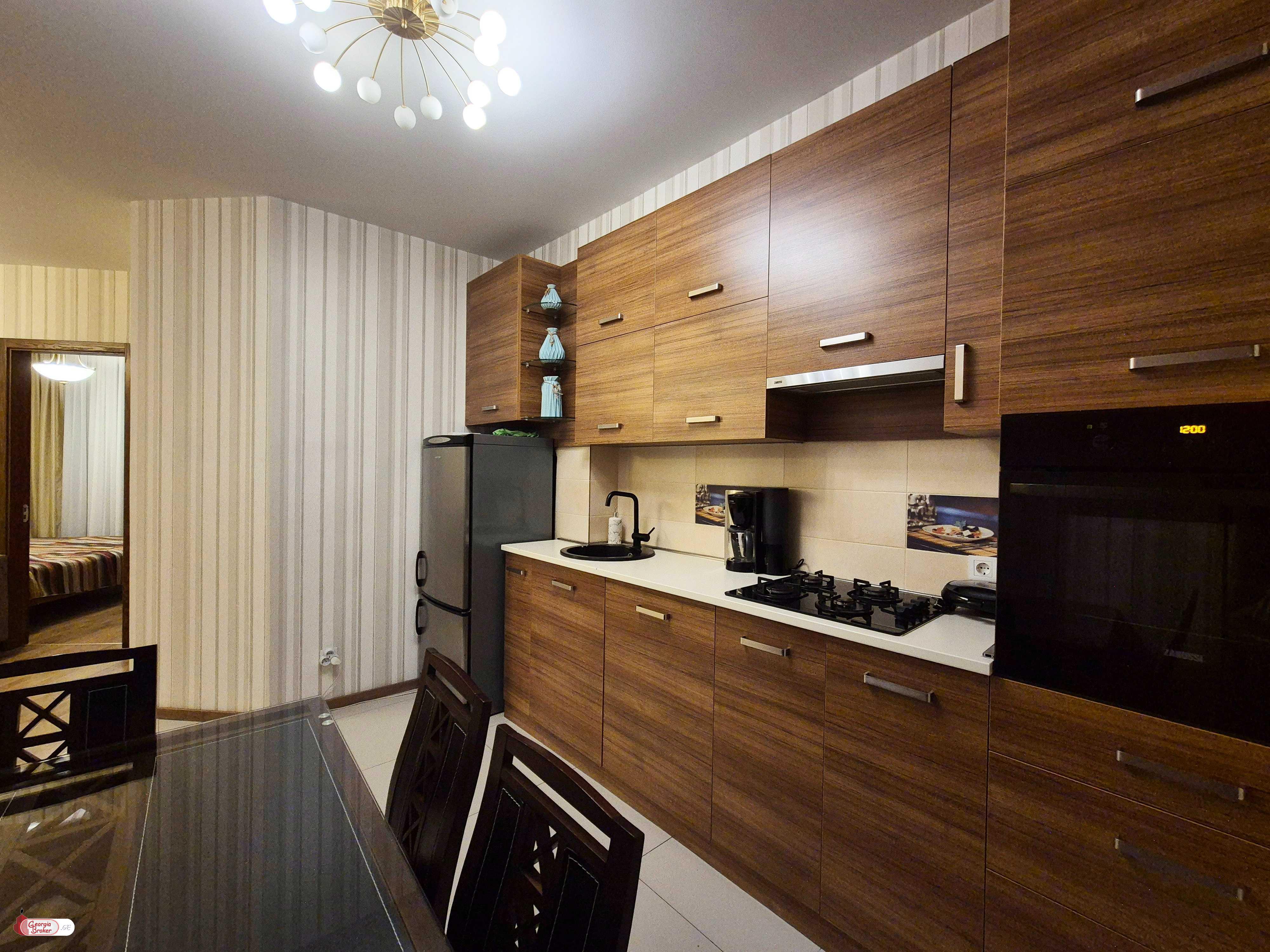 продается квартира с новым ремонтом 3-комнаты