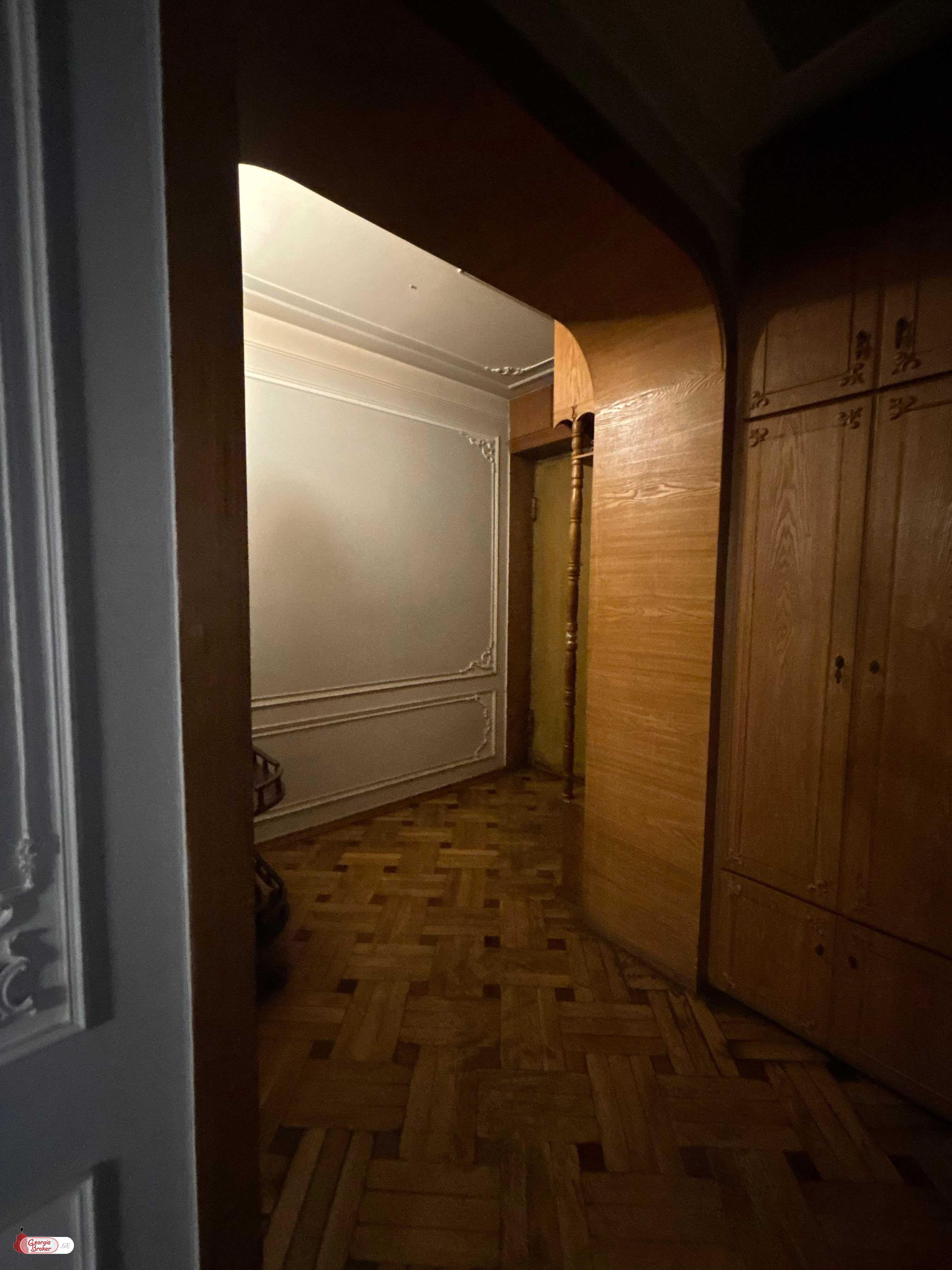 продается квартира с новым ремонтом 3-комнаты