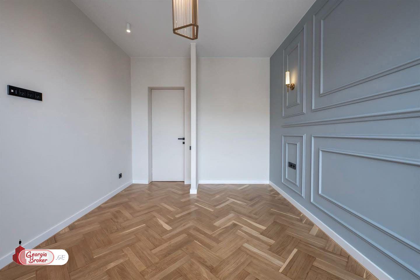 იყიდება ახალი გარემონტებული 5 ოთახიანი ბინა