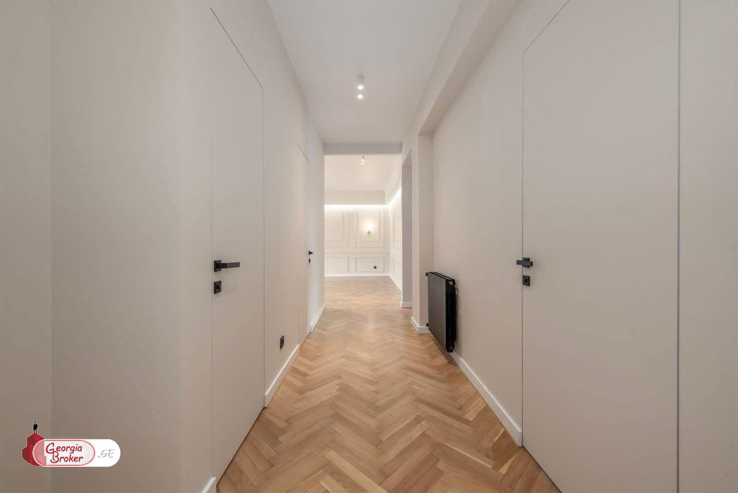 იყიდება ახალი გარემონტებული 5 ოთახიანი ბინა