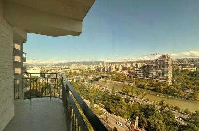 продается квартира с новым ремонтом 5-комнат